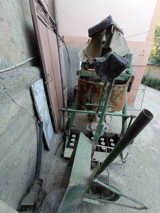 Mishalka uchta kamplekt blok g'isht quygich apparat