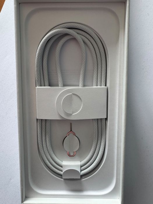 Vand iphone 17 mov 256gb