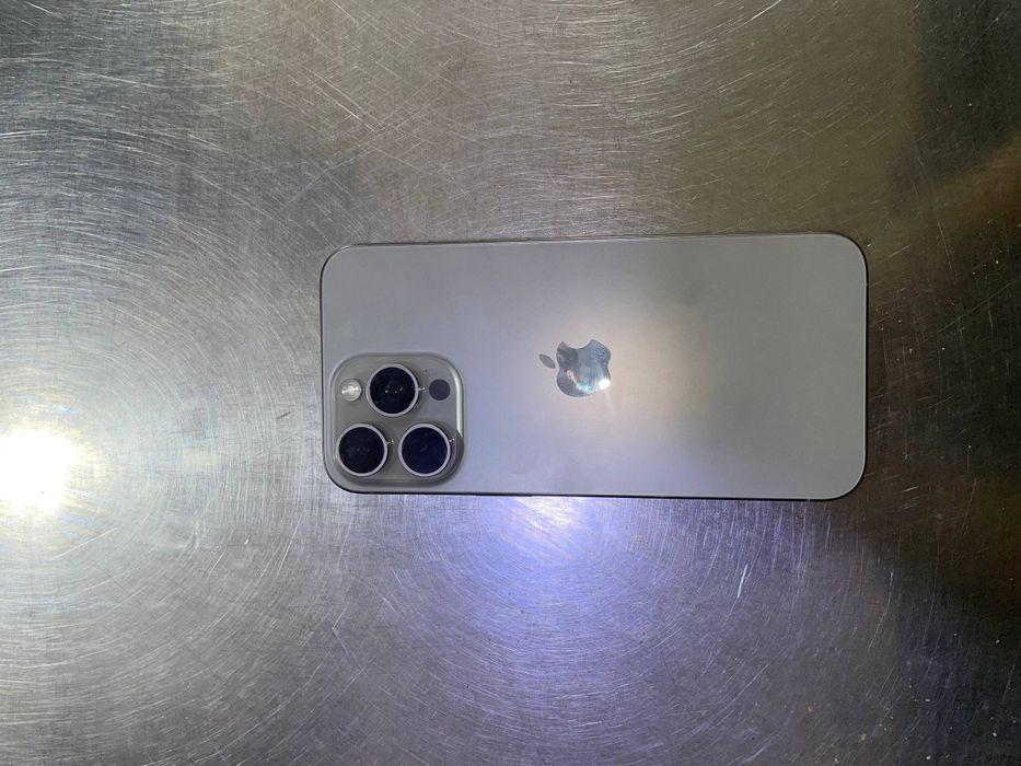 iPhone 15pro max 256 lla esim