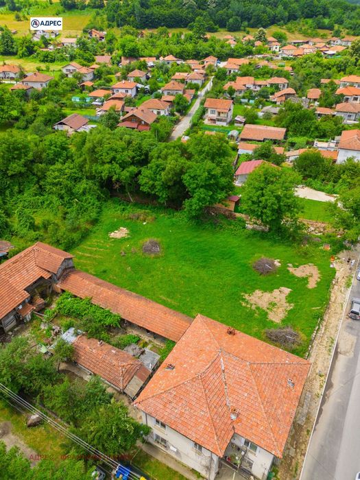 Парцел в Ловеч, област-гр.Априлци площ 1625 цена 150000