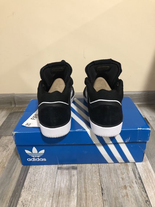 Кецове Adidas Tyshawn black