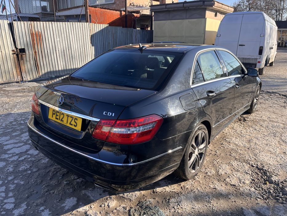 Задна броня комплект с накрайници Мерцедес Е W212 Седан черна 197