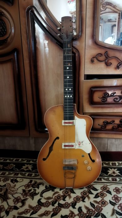 gitara sotiladi holati yaxshi