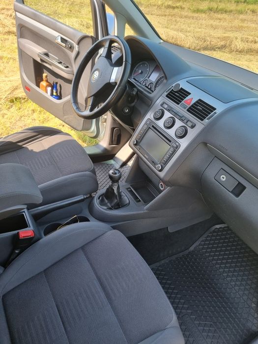 Proprietar vând Volkswagen touran 2.0 tdi 170 cai an 2008