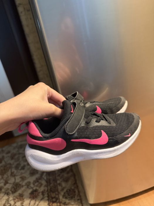 Продам детские кроосвки nike 28.5 р