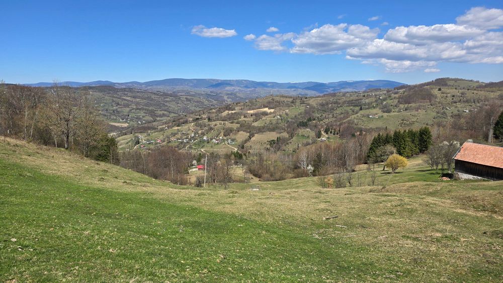 Teren la munte intravilan cu casa batraneasca in Apuseni la granita judetelor Alba, Hunedoara, Bihor