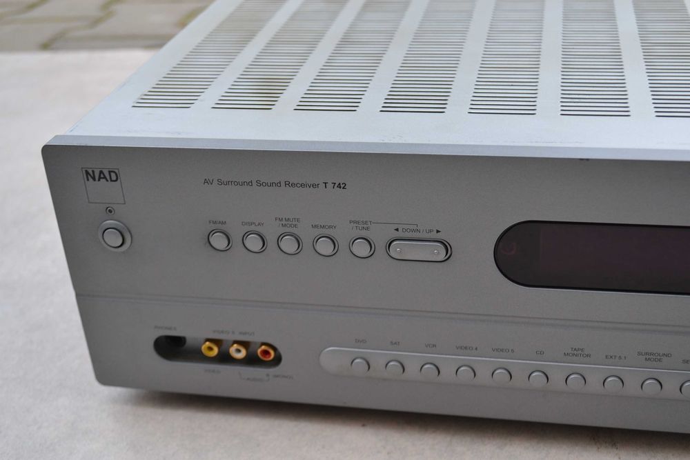 Amplificator Nad T 742