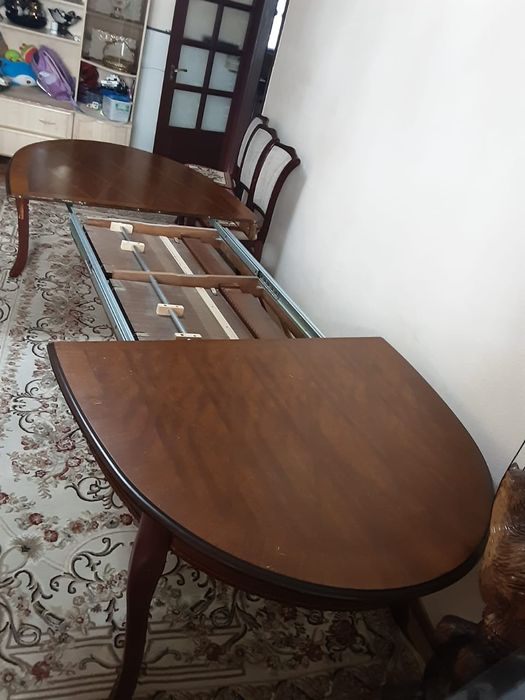 Продам стол овальный ( пр. Малайзия)