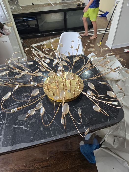 Продам красивую люстру