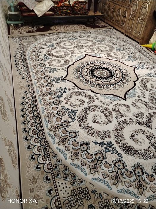 gilam  ishlatilmagan yangi toza