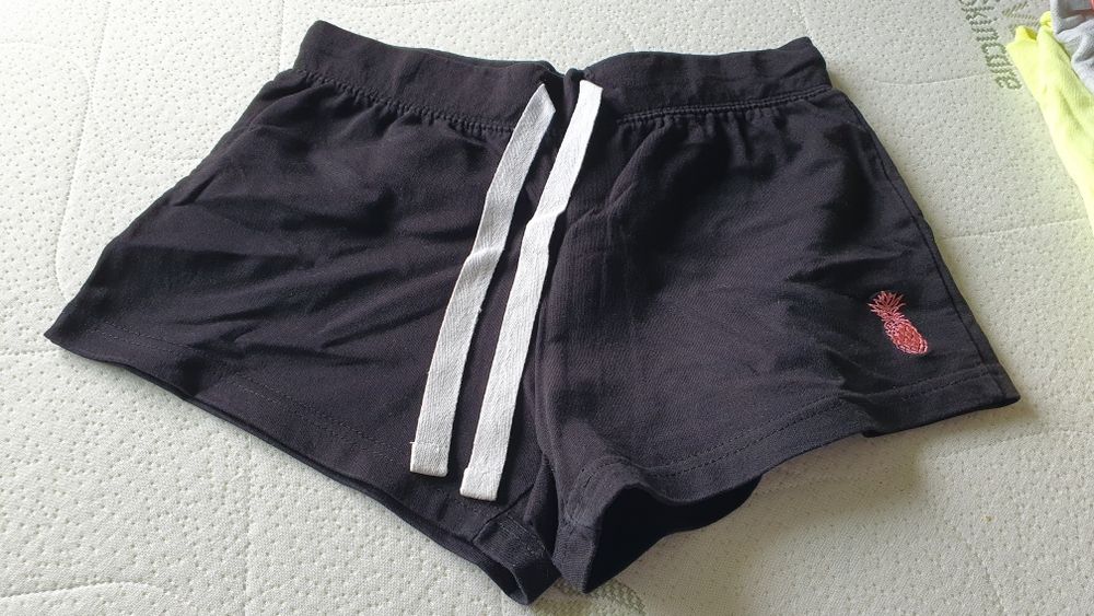 Lot pantaloni scurți