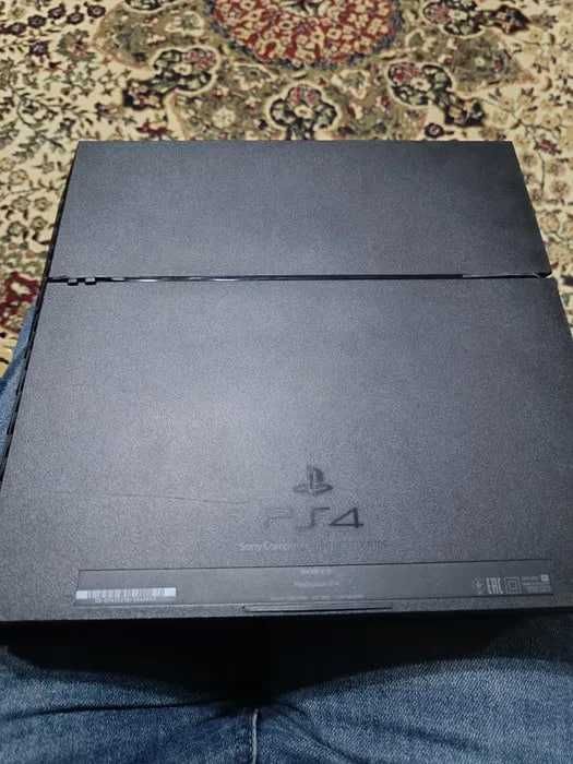 Продам PS4 1TB + DualShock + 2 игры