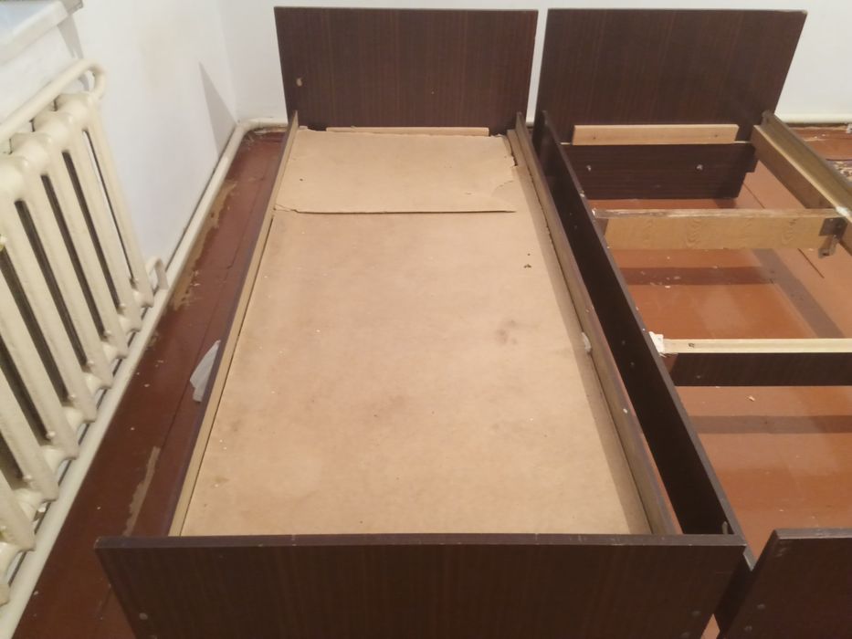 Две кровати,в хорошем качестве