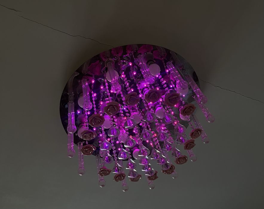 Продам люстру 3000