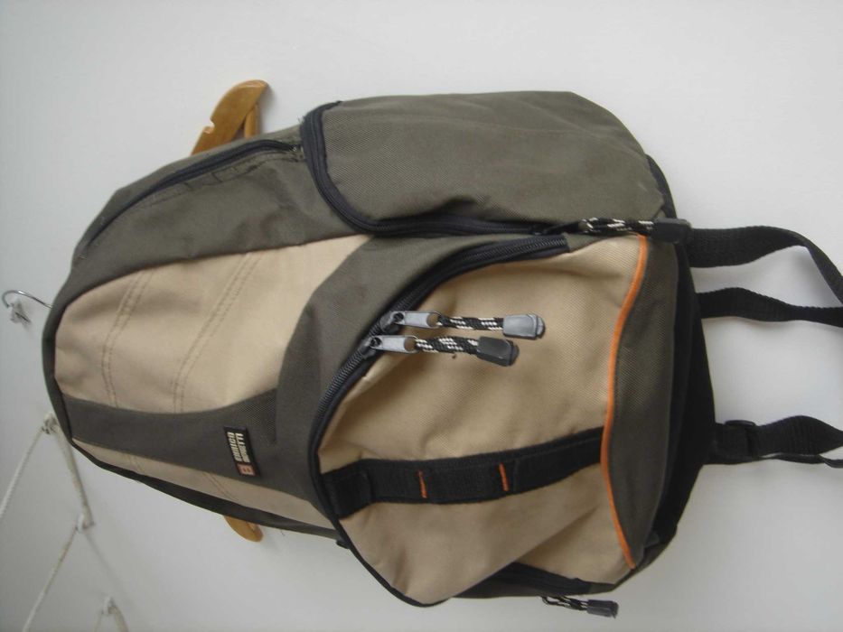 Продавам две раници