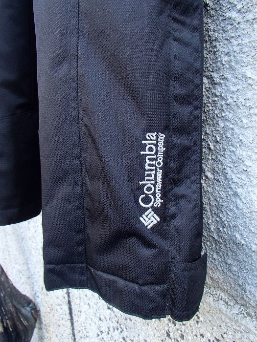 Продавам нов малък черен зимен панталон със странични ципове Columbia