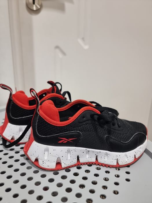 Маратонки Reebok и Adidas