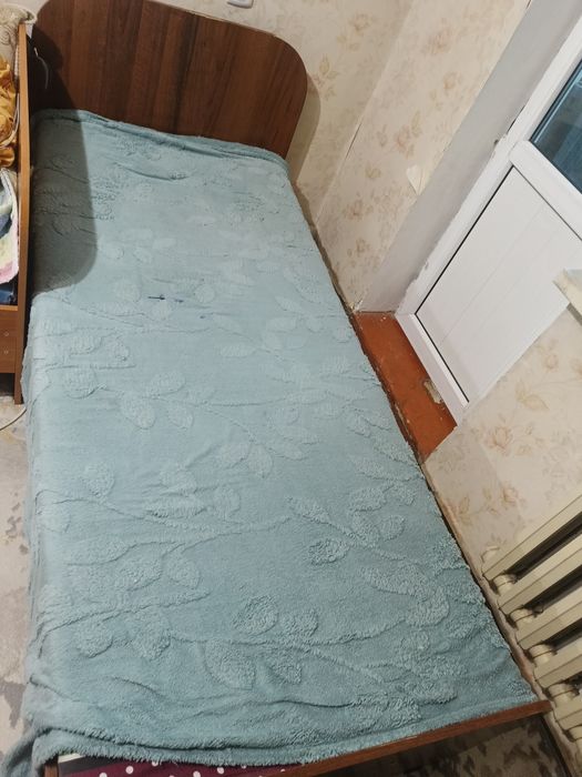Кровать с матрасом