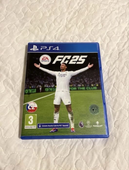 PlayStation 4 Slim + 2 controllere originale + EA FC 25 și FIFA 23