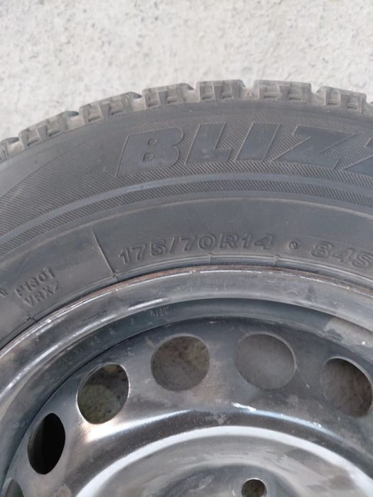 Зимние шины на липучке.