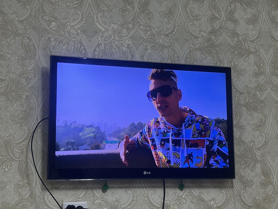 Телевизор LG старый