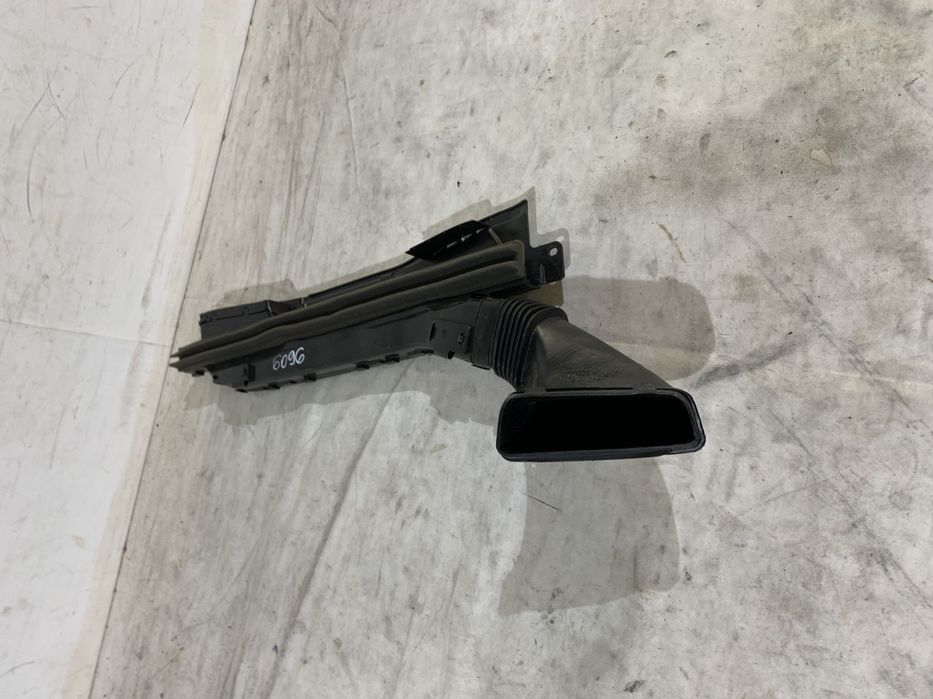 Suport far dreapta, VW Golf 6, 2008, 2009, 2010, 2011, 2012, cod origine OE 5K0807572H.