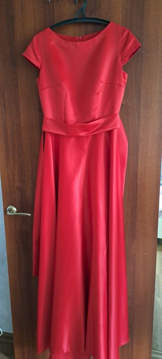 Продам вечерние платья