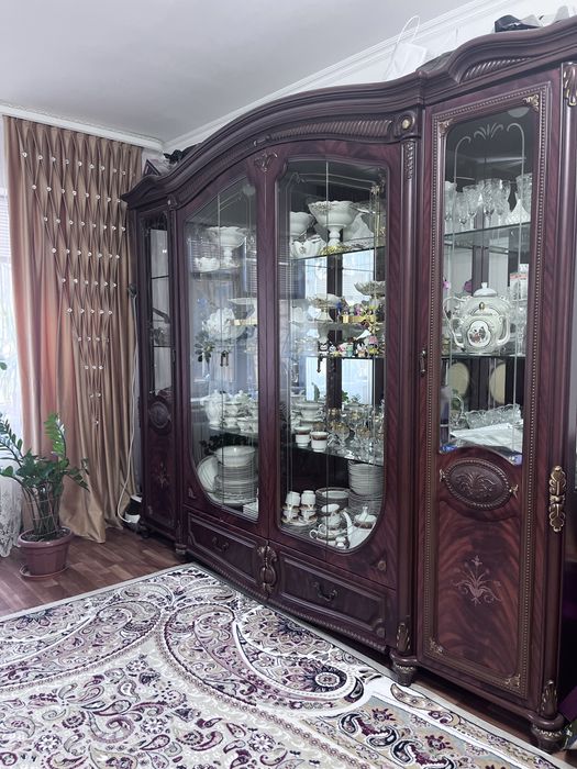 Сервант с комодом