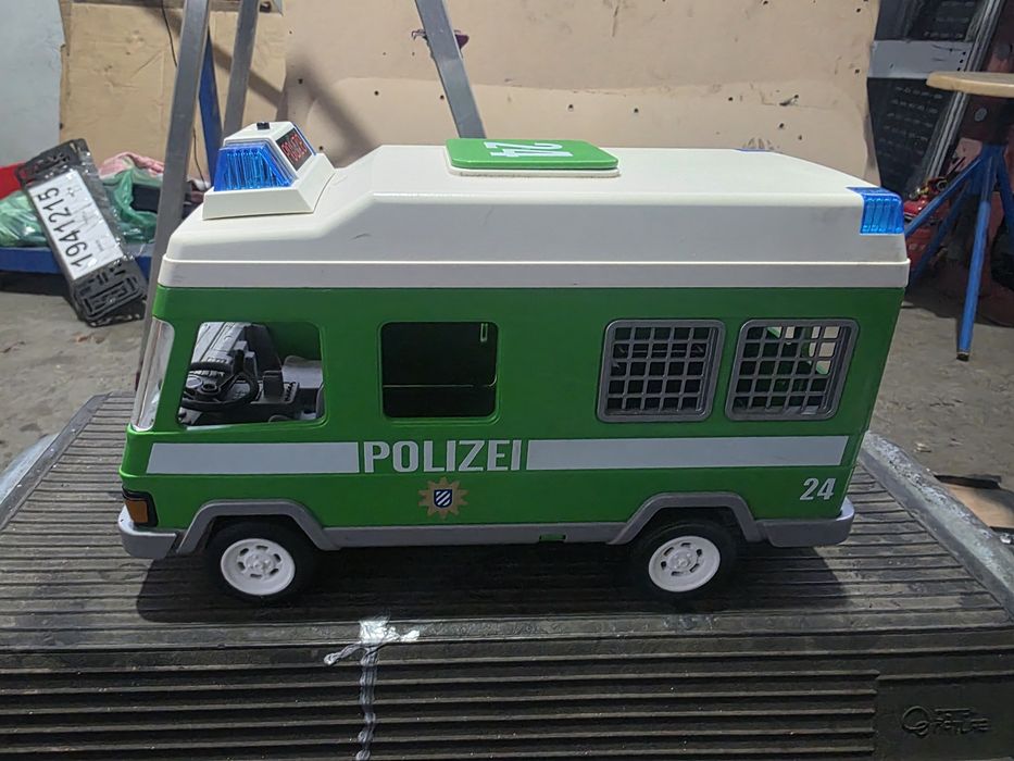 Vand 2 masinute de colectie