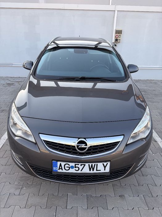 Opel Astra J break benzina 2011