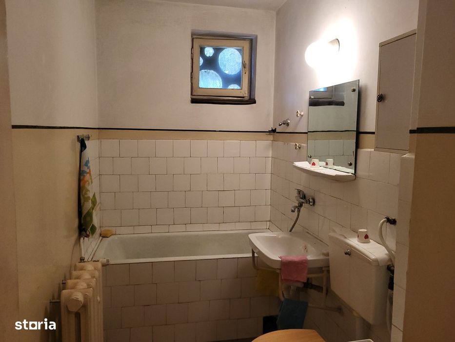 Apartament 2 camere, etaj 1, zonă gara Focsani.