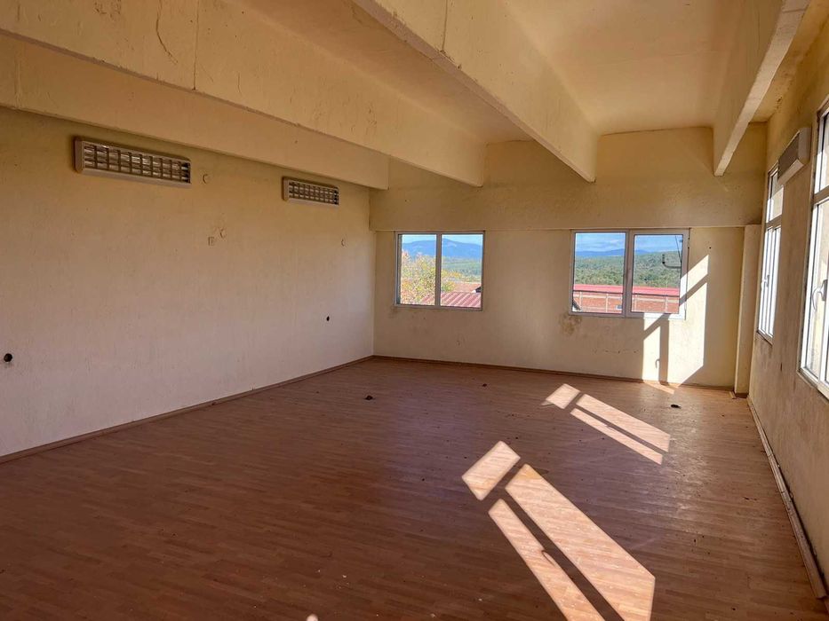 Продава се Промишлена сграда в Казанлък - 16466 кв.м за 93 €/кв.м - Снимка #3