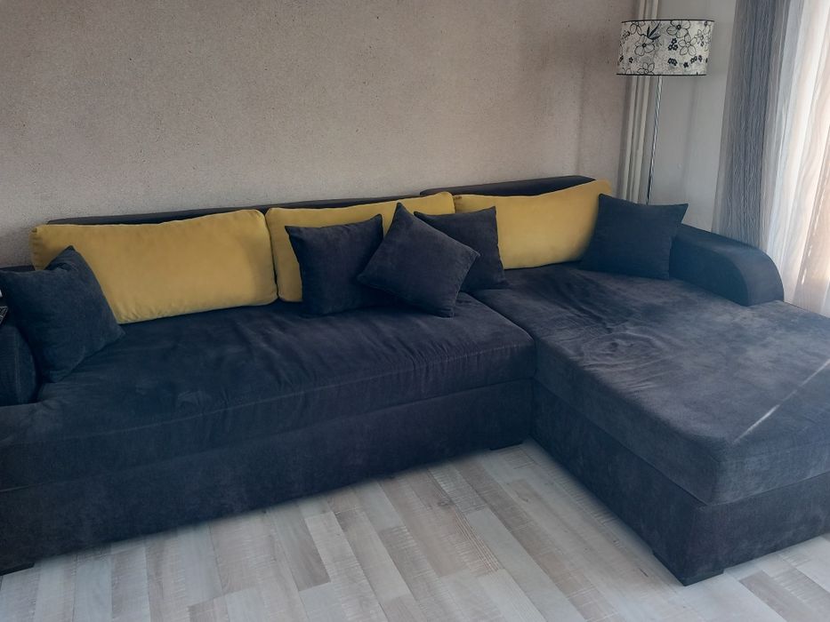 Ъглов диван 300/200 маса и секция