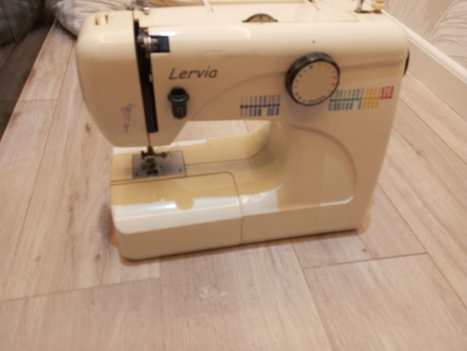 Швейная машинка .