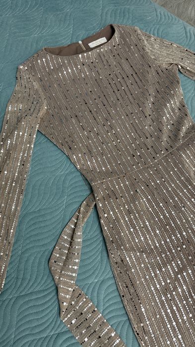 Продам нарядный комбез