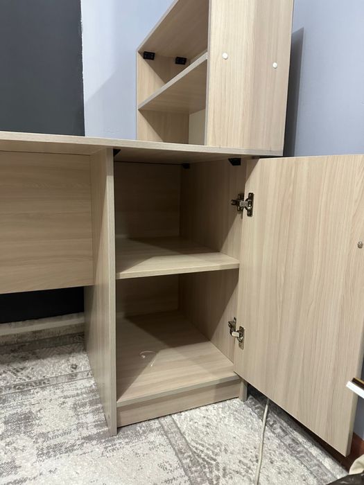 Книжный столлллл