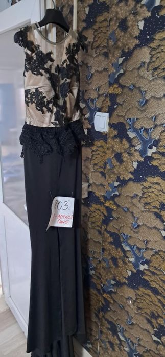 Rochii de vânzare   avem și scurte avem foarte multe