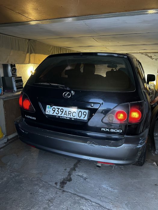 Lexus RX300 год 1999