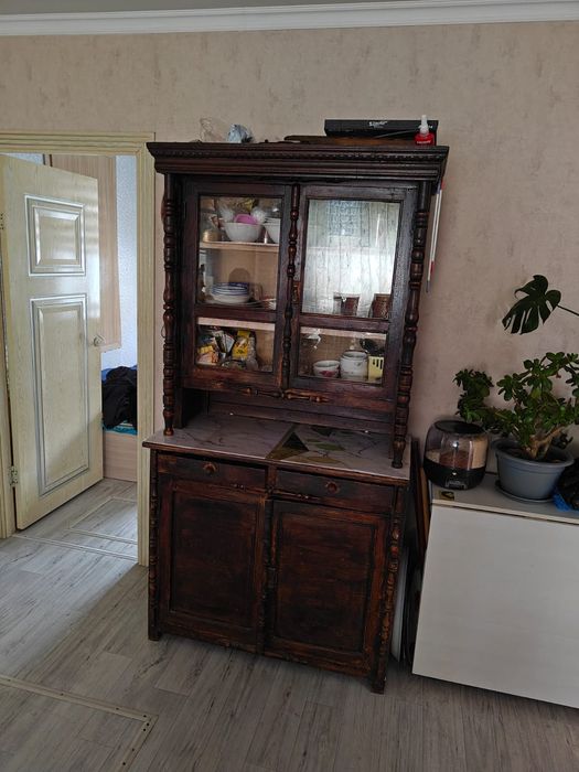 Продам сервант кухонный