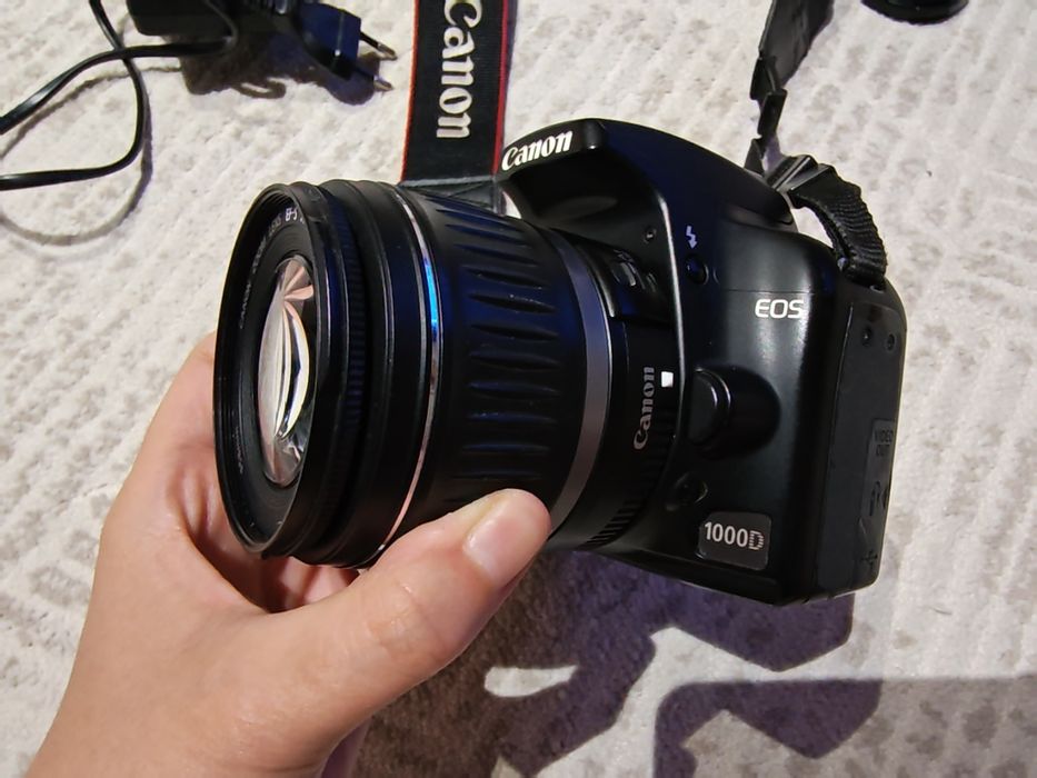 DSLR Canon EOS 1000D