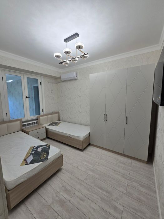 Квартира сотилади 103кв 8каватлик дом 4каватда жойлашган хама жихозлар