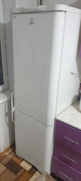 Холодильник Indesit