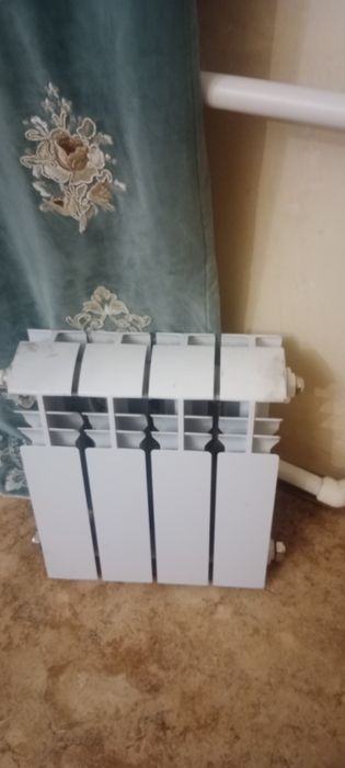 Продам радиатор почти новый