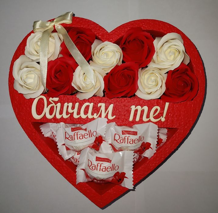 Кутия "сърце " аранжирана със сапунени рози