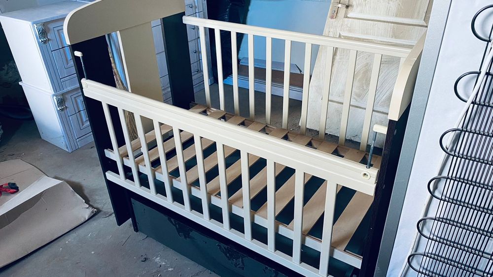 Продаётся манеж с полкой