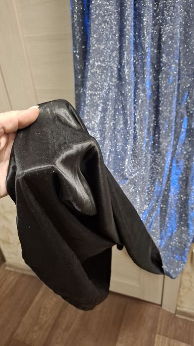 Длинное вечернее блестящее платье