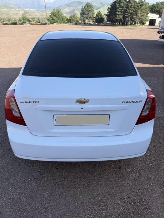 Lacetti 1.8 сотилади