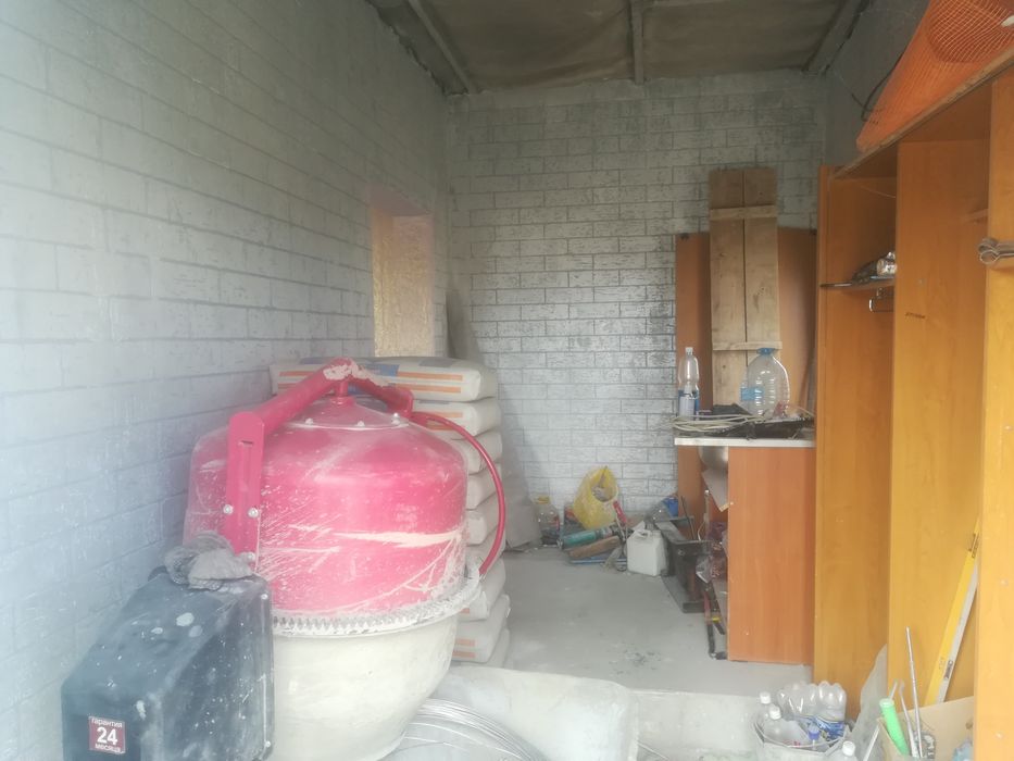 Участок с времянкой