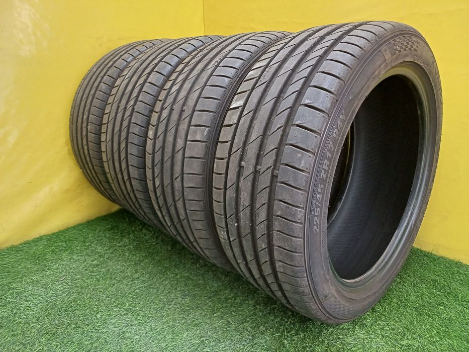 Шины 225/45 ZR17 Kumho комплект.