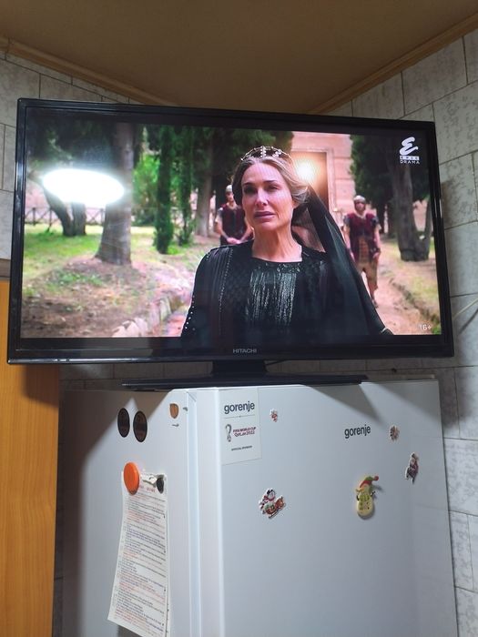 Vând TV led Hitachi